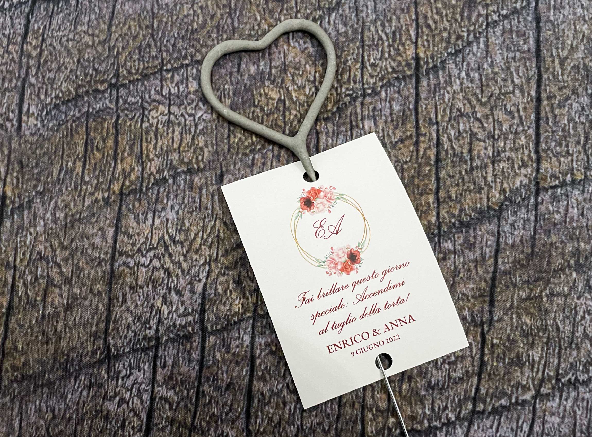 Scintille Luminose a forma di cuore - Grafica Rossa con logo centrale con  Iniziali Sposi (x-100-120-150-200 pezzi) - Simone Piccolo - Graphic &  Wedding Designer